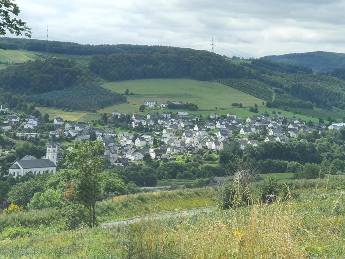Ferienwohnungen Am Finkenweg Bestwig Exterior foto
